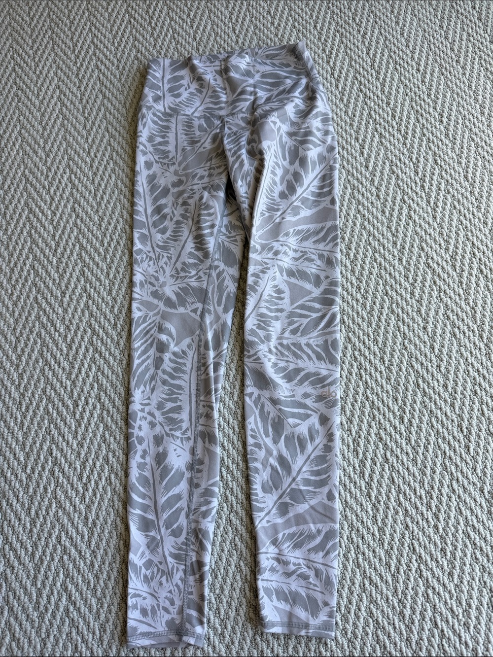ALO Yoga Light Gray Leaf-Print Leggings